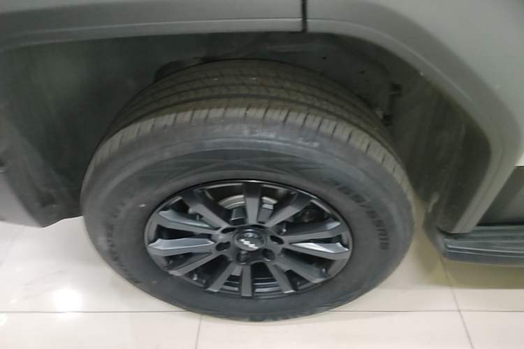 Used Formula Leopard 5 2023 Navigator Edition Right Rear Wheel Hub