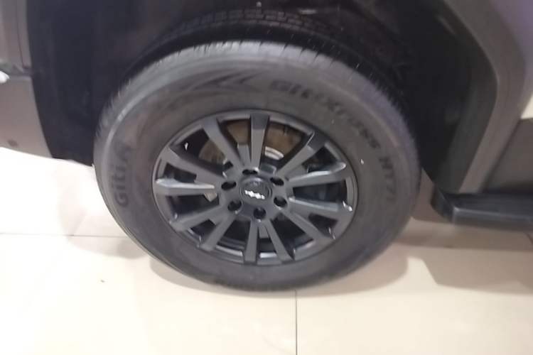 Used Formula Leopard 5 2023 Explore Edition Right Rear Wheel Hub