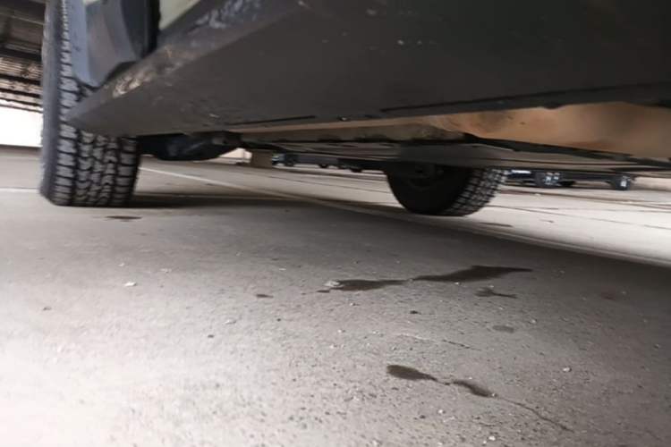 Used Formula Leopard 5 2023 Navigator Edition Right Side Sill