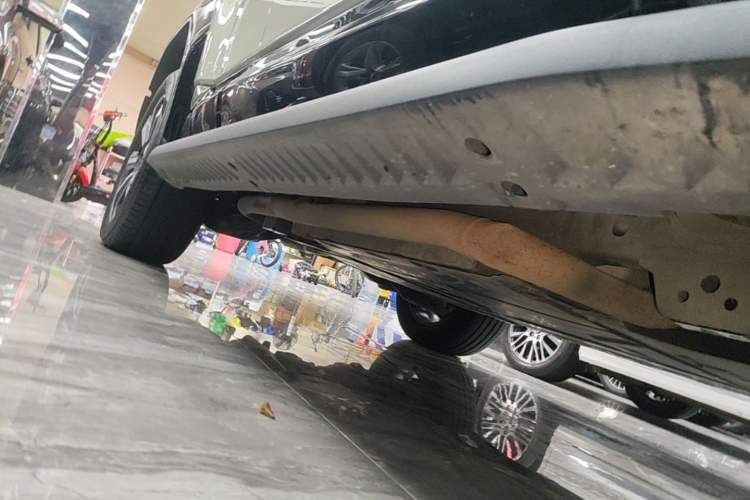 Used Formula Leopard 5 2023 Navigator Edition Right Side Sill