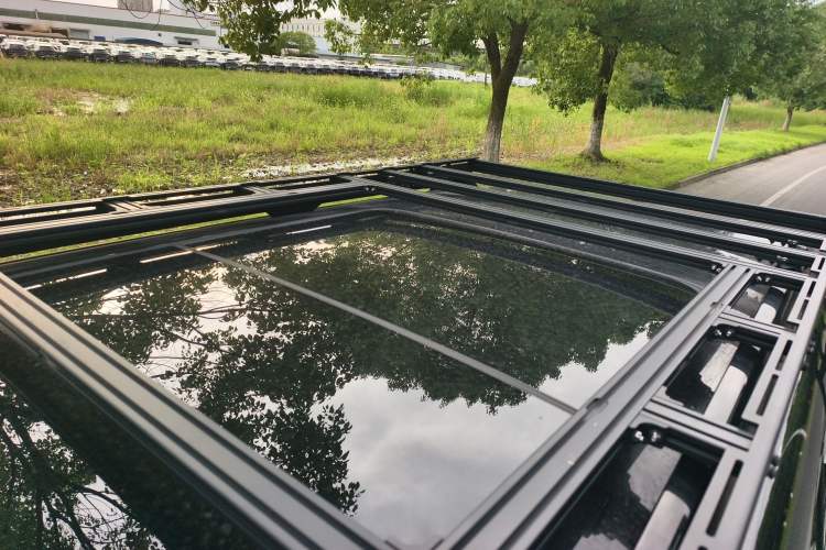 Used Formula Leopard 5 2023 Navigator Edition Roof