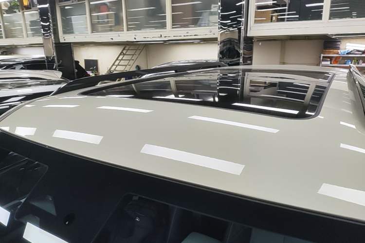 Used Formula Leopard 5 2023 Navigator Edition Roof