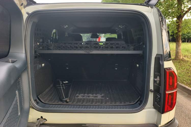Used Formula Leopard 5 2023 Navigator Edition Trunk