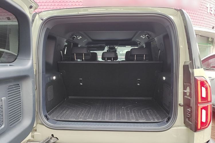 Used Formula Leopard 5 2023 Explore Edition Trunk