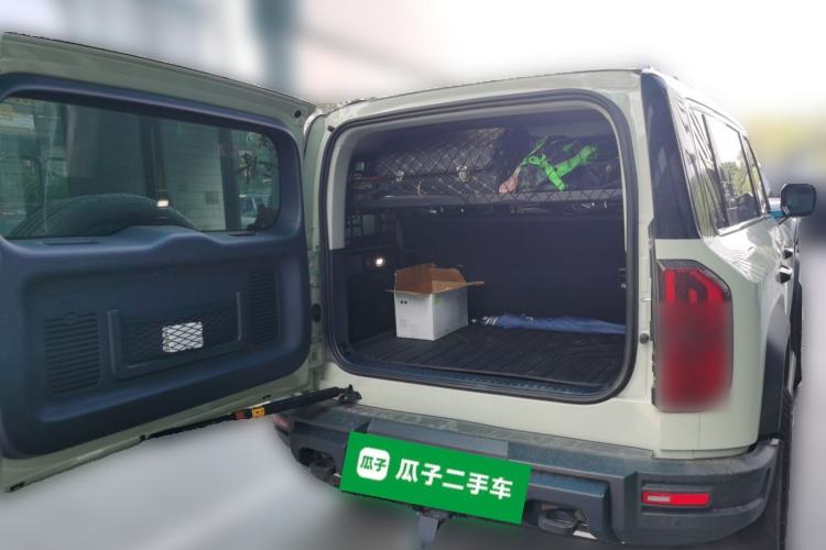 Used Formula Leopard 5 2023 Navigator Edition Trunk