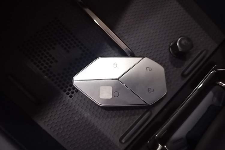 Used Formula Leopard 5 2023 Explore Edition Vehicle Key