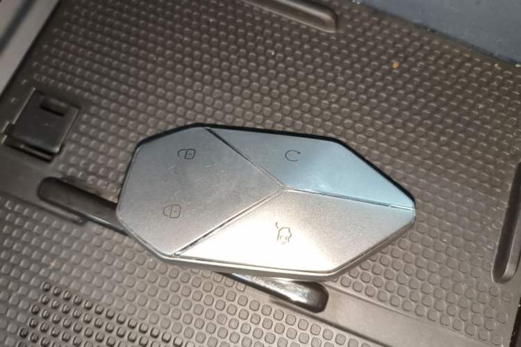 Used Formula Leopard 5 2023 Explore Edition Vehicle Key