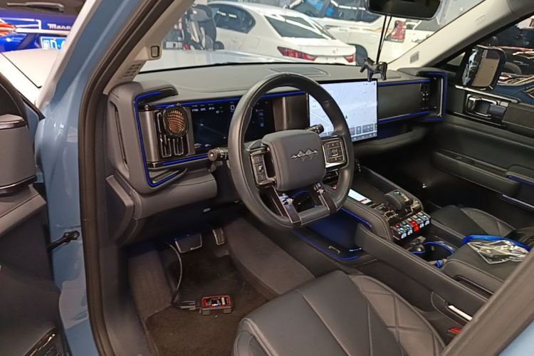 Used Formula Leopard 5 2023 Explore Edition Center Console