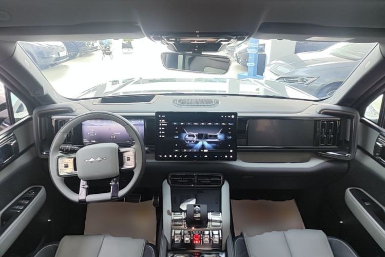 Used Formula Leopard 5 2023 Navigator Edition Center Console