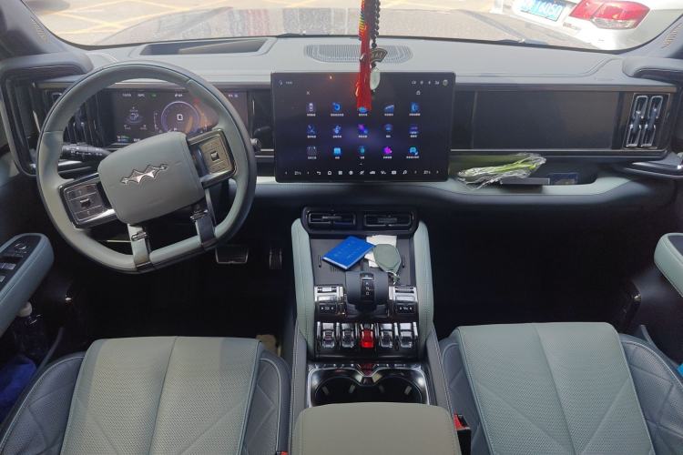 Used Formula Leopard 5 2023 Navigator Edition Center Console