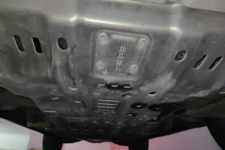 Used Formula Leopard 5 2023 Navigator Edition Chassis Front
