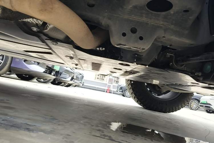 Used Formula Leopard 5 2023 Navigator Edition Chassis Front Right