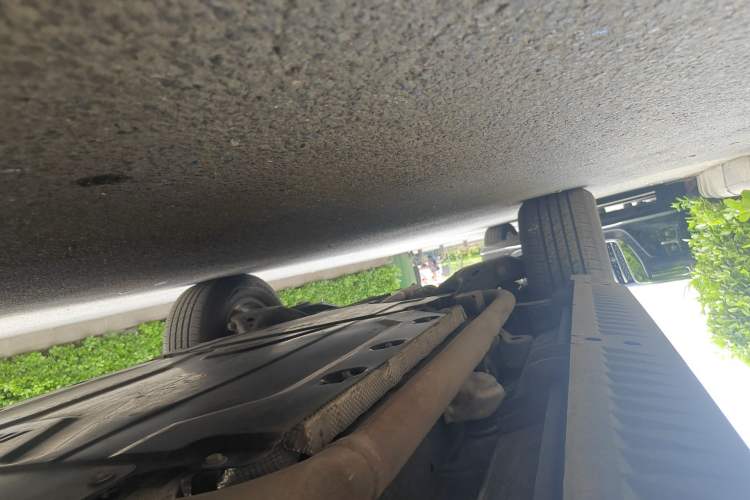Used Formula Leopard 5 2023 Navigator Edition Chassis Front Right