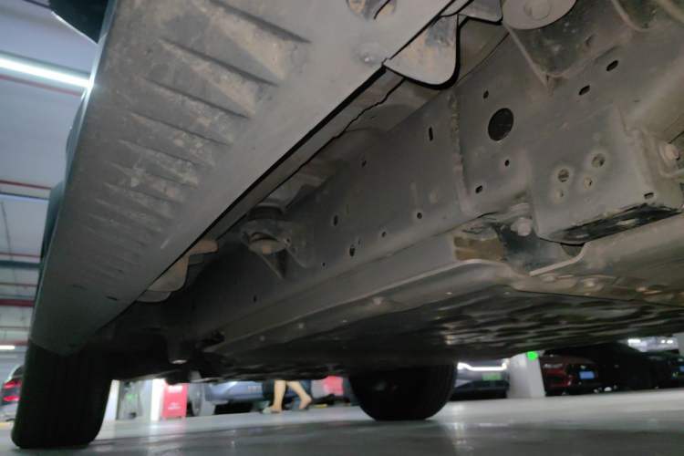 Used Formula Leopard 5 2023 Navigator Edition Chassis Rear Left