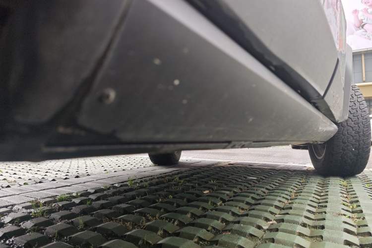 Used Formula Leopard 5 2023 Navigator Edition Chassis Rear Right