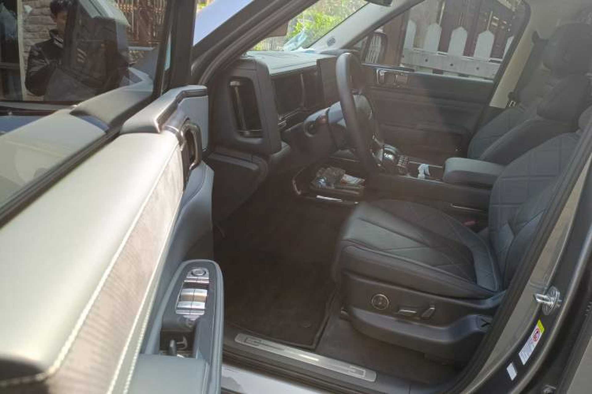 Used Formula Leopard 5 2023 Navigator Edition Driver Seat
