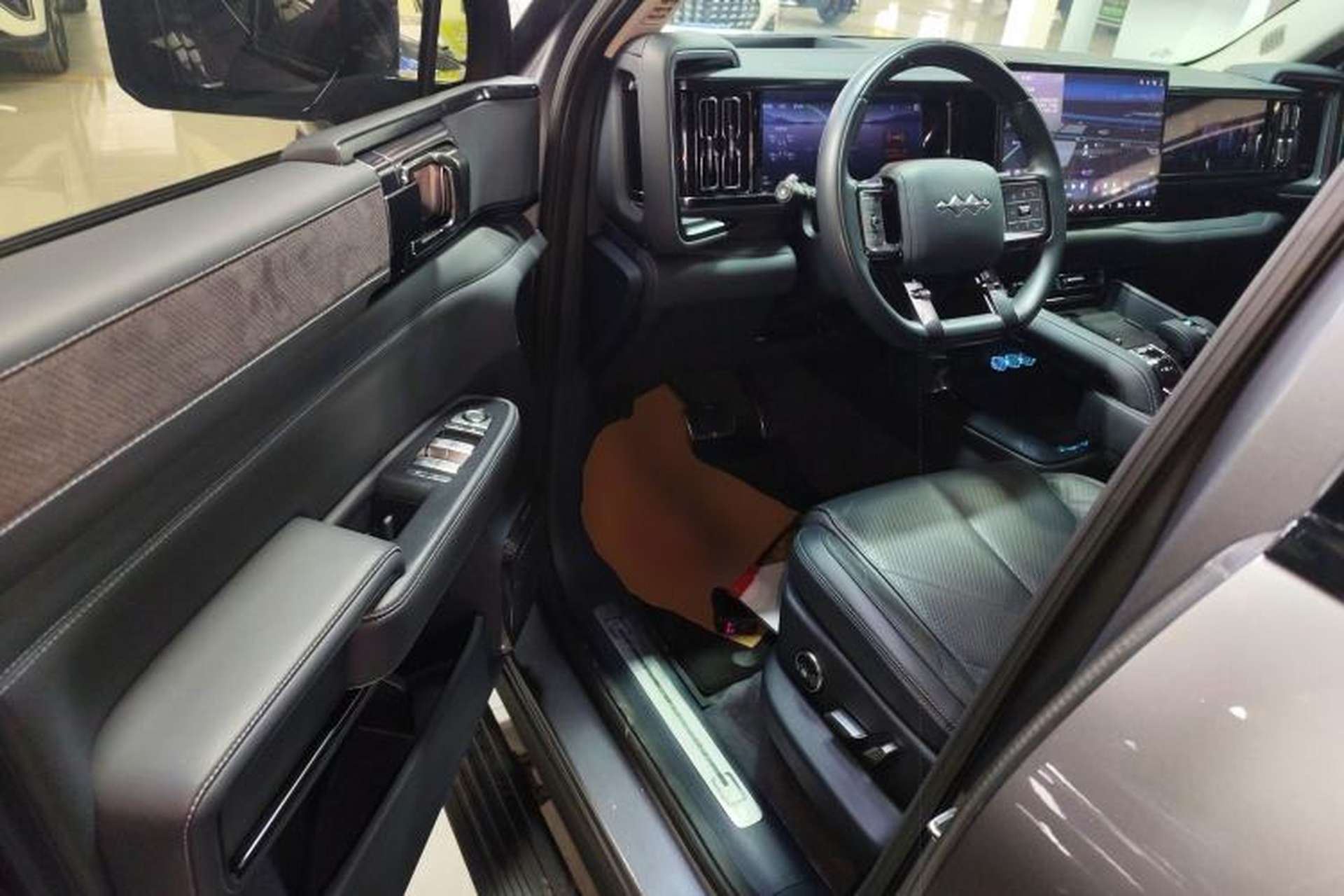 Used Formula Leopard 5 2023 Navigator Edition Driver Seat