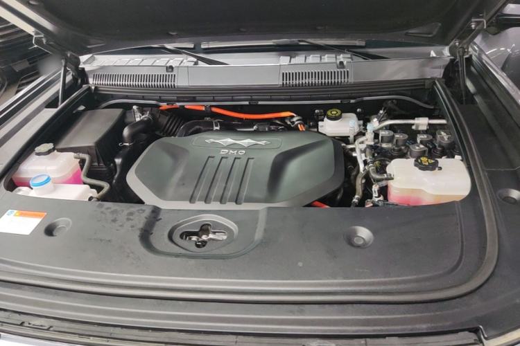Used Formula Leopard 5 2023 Cloud Ride Flagship Edition Engine Bay