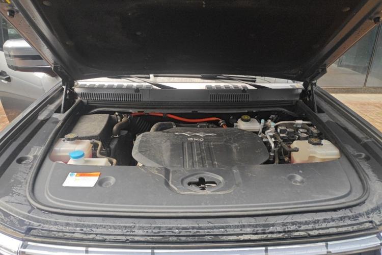 Used Formula Leopard 5 2023 Navigator Edition Engine Bay