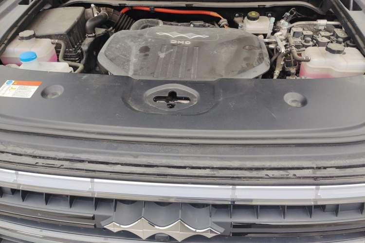 Used Formula Leopard 5 2023 Explore Edition Engine Bay