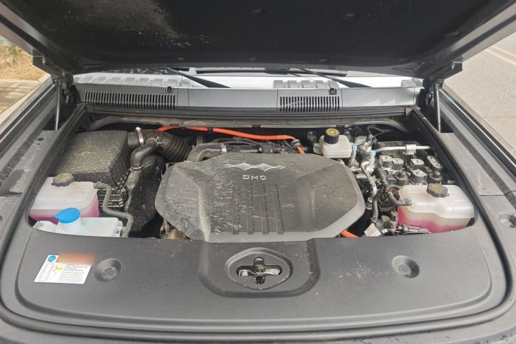 Used Formula Leopard 5 2023 Navigator Edition Engine Bay