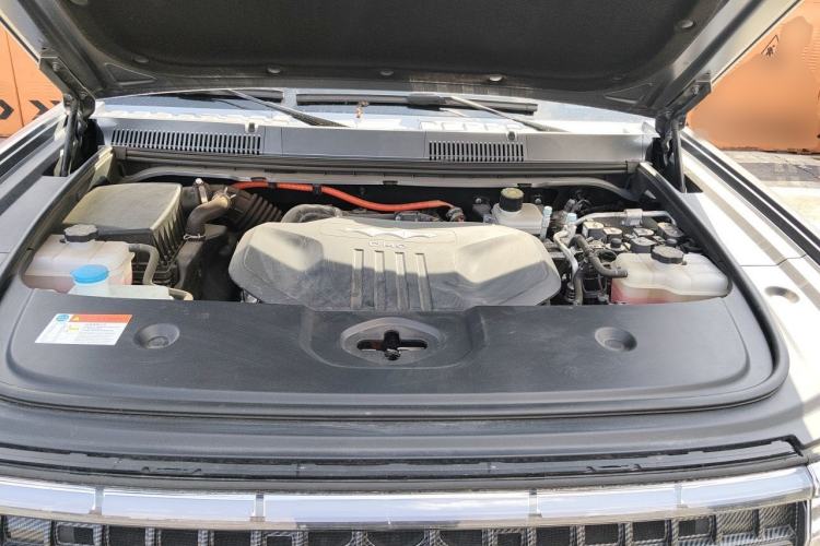 Used Formula Leopard 5 2023 Navigator Edition Engine Bay