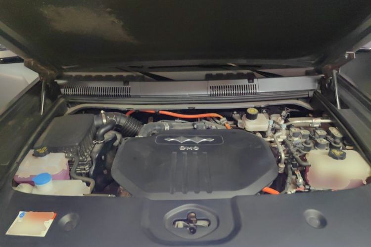 Used Formula Leopard 5 2023 Navigator Edition Engine Bay