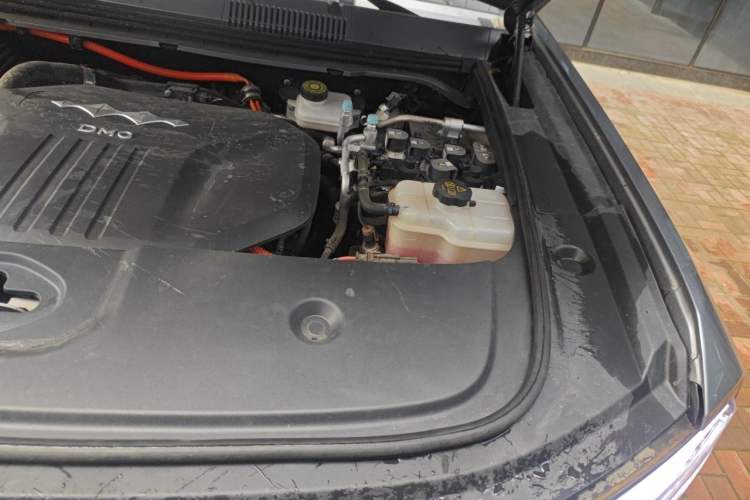 Used Formula Leopard 5 2023 Navigator Edition Engine Bay Left