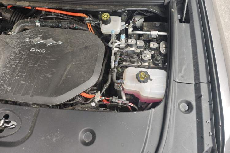 Used Formula Leopard 5 2023 Navigator Edition Engine Bay Left