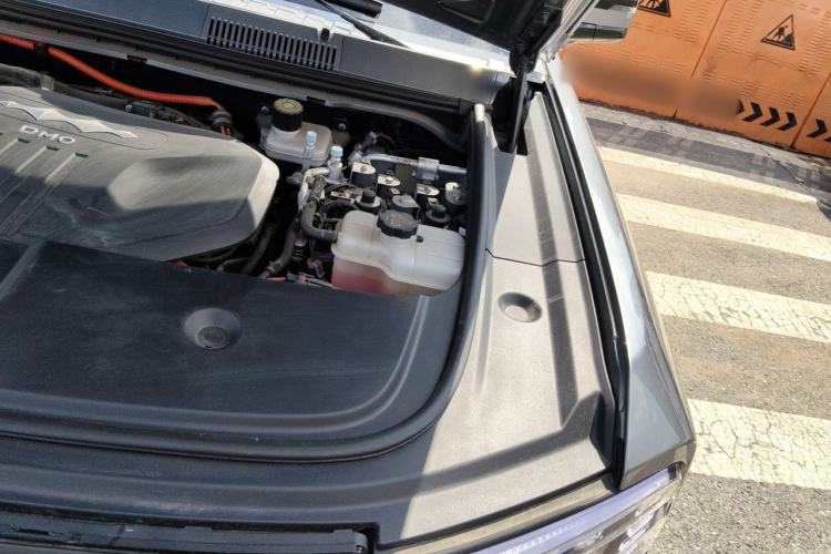 Used Formula Leopard 5 2023 Navigator Edition Engine Bay Left