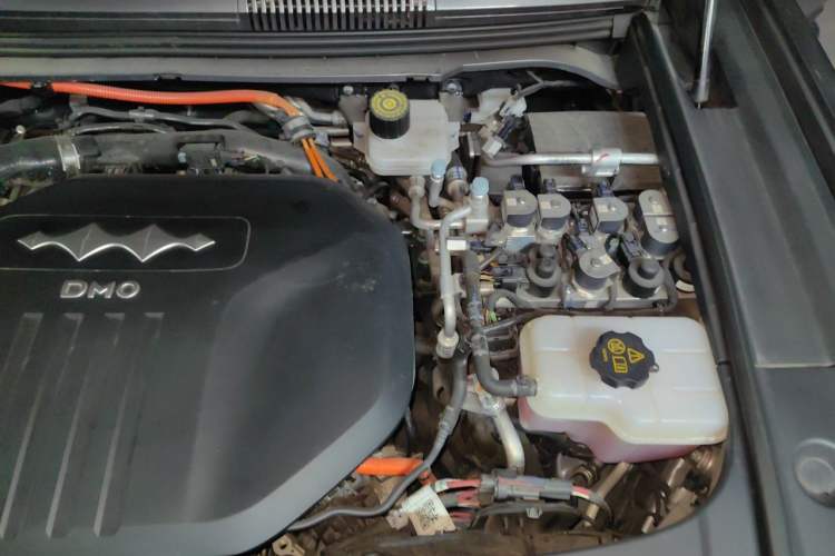 Used Formula Leopard 5 2023 Navigator Edition Engine Bay Left