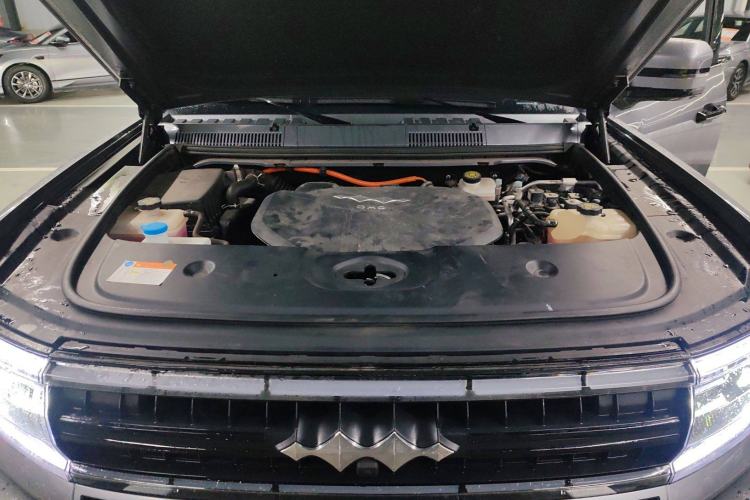 Used Formula Leopard 5 2023 Navigator Edition Engine Bay