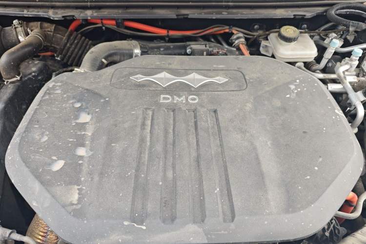 Used Formula Leopard 5 2023 Navigator Edition Engine Bay