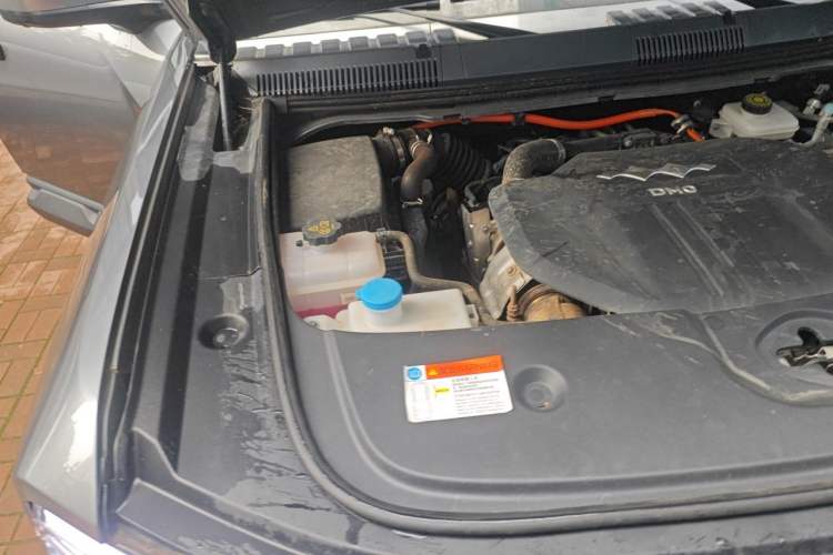 Used Formula Leopard 5 2023 Navigator Edition Engine Bay Right