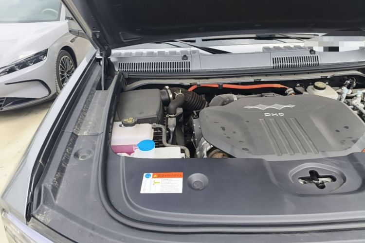Used Formula Leopard 5 2023 Navigator Edition Engine Bay Right