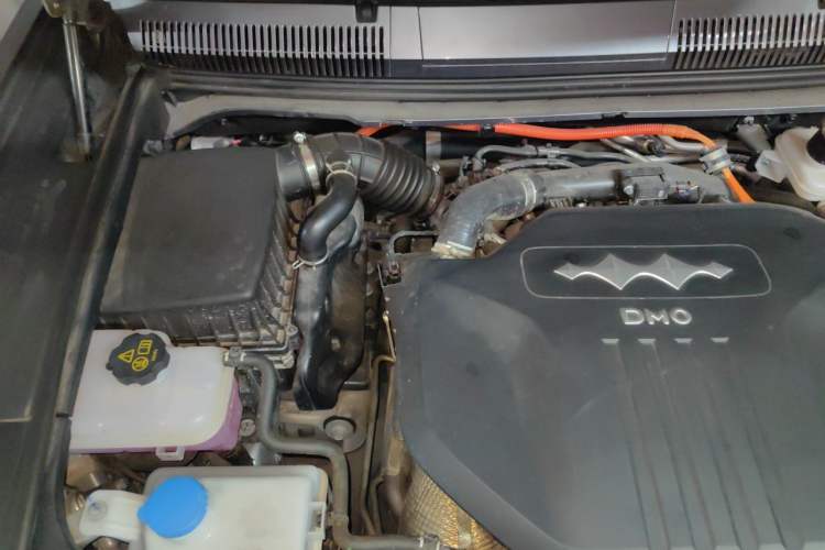 Used Formula Leopard 5 2023 Navigator Edition Engine Bay Right