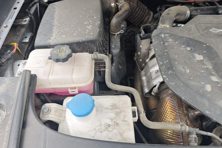 Used Formula Leopard 5 2023 Navigator Edition Engine Bay Right