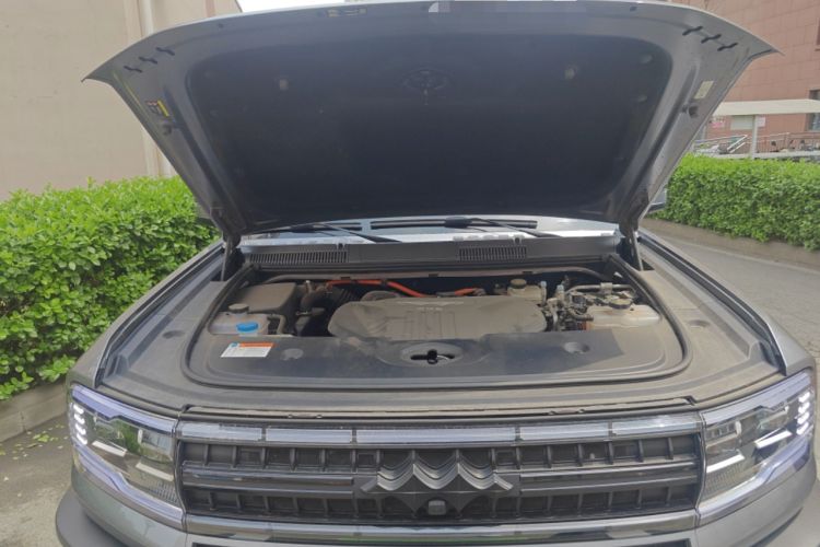 Used Formula Leopard 5 2023 Navigator Edition Engine Bay