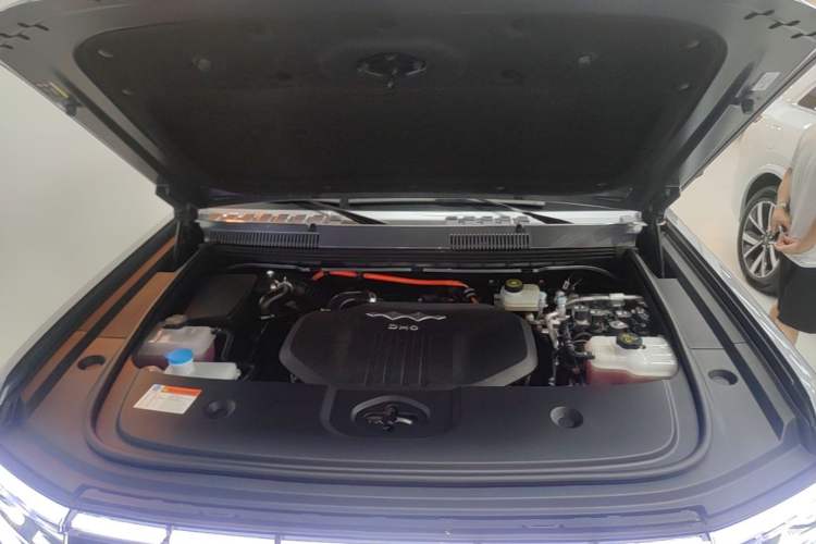 Used Formula Leopard 5 2023 Cloud Ride Flagship Edition Engine Bay