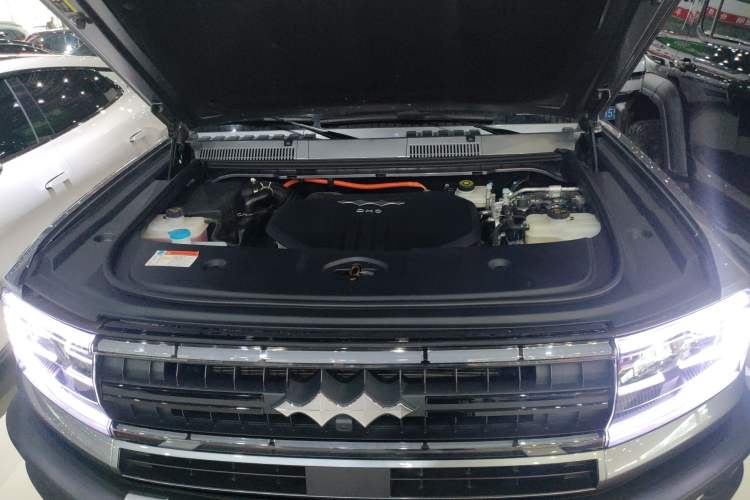Used Formula Leopard 5 2023 Navigator Edition Engine Bay