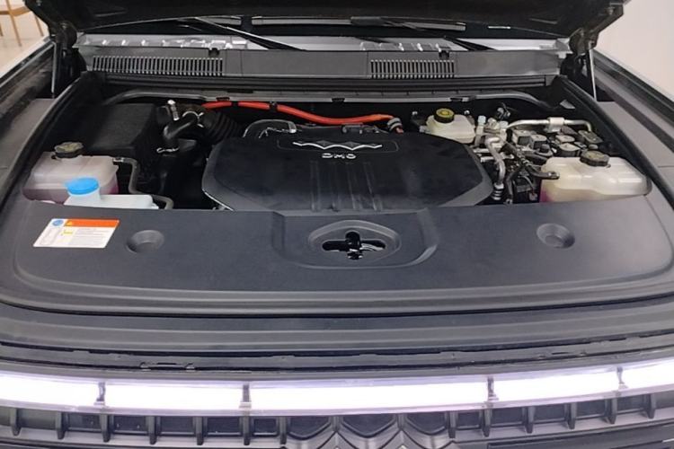 Used Formula Leopard 5 2023 Navigator Edition Engine Bay