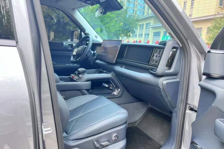 Used Formula Leopard 5 2023 Navigator Edition Exterior 10