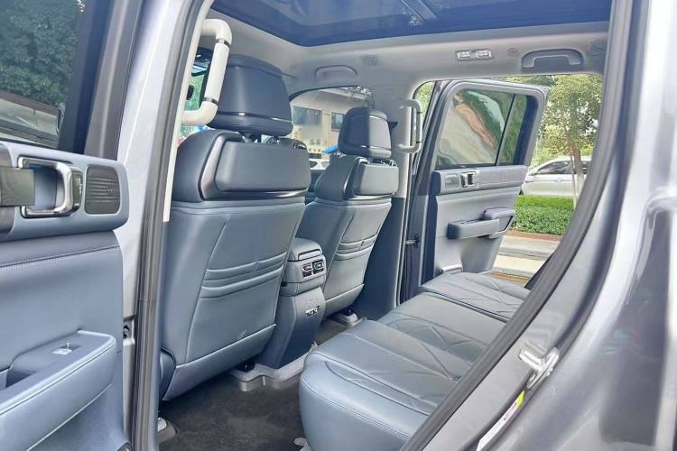 Used Formula Leopard 5 2023 Navigator Edition Exterior 12