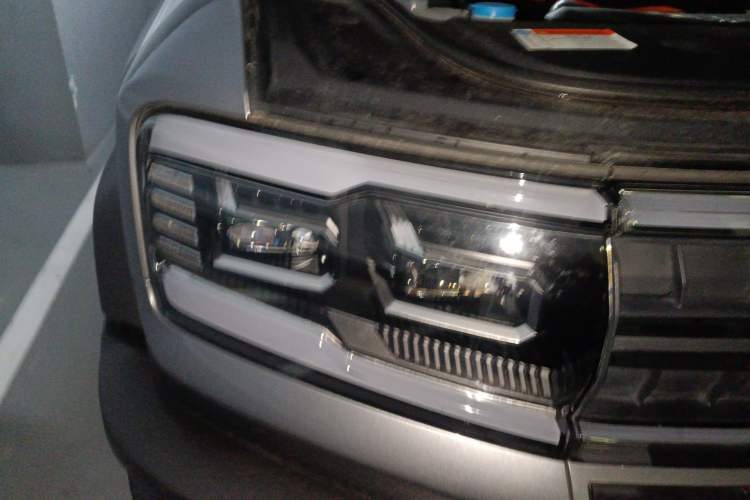 Used Formula Leopard 5 2023 Navigator Edition Exterior 6