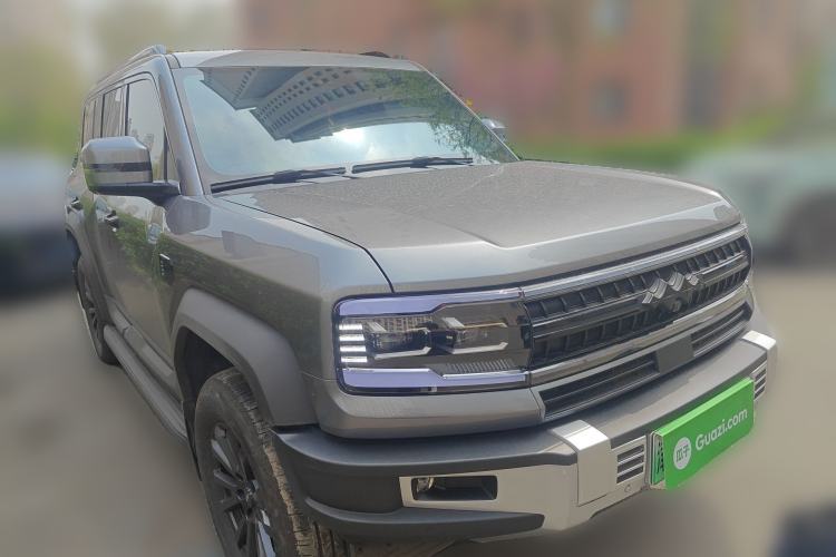 Used Formula Leopard 5 2023 Navigator Edition Front Right 45 Deg