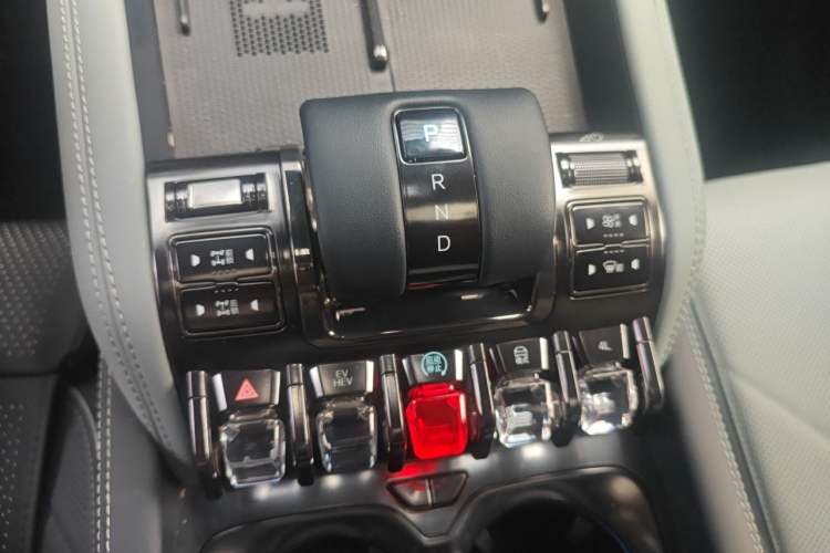 Used Formula Leopard 5 2023 Navigator Edition Gear Lever
