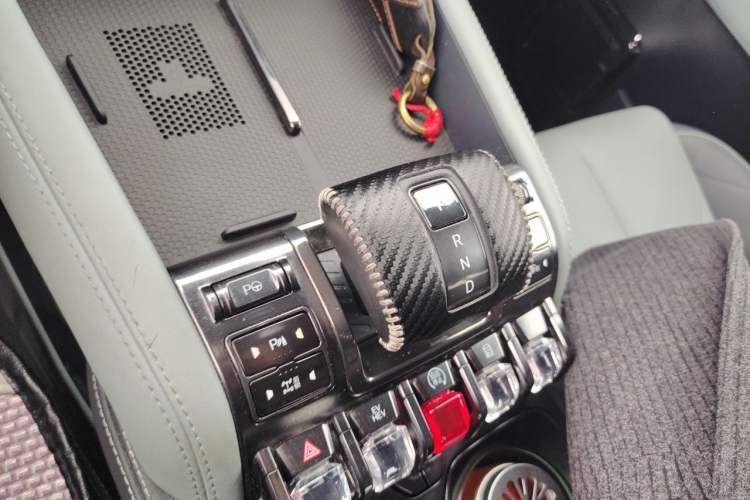 Used Formula Leopard 5 2023 Explore Edition Gear Lever