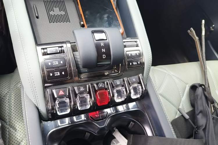 Used Formula Leopard 5 2023 Navigator Edition Gear Lever