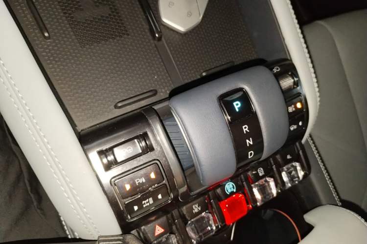 Used Formula Leopard 5 2023 Explore Edition Gear Lever