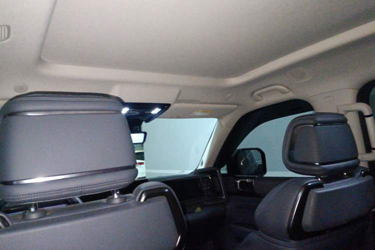 Used Formula Leopard 5 2023 Navigator Edition Headliner